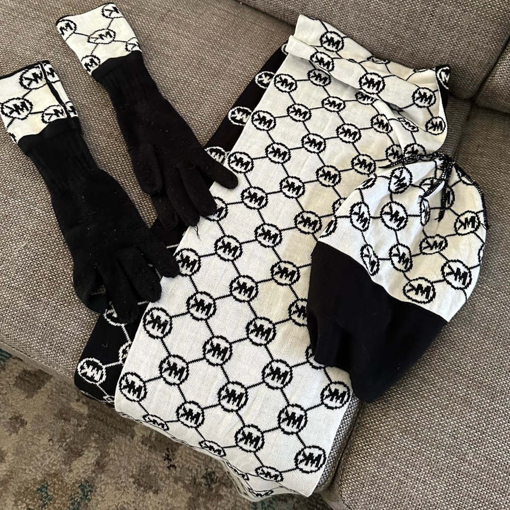 MICHAEL KORS BLACK/ WHITE 3 PIECE SCARF HAT & GLOVES SET - Picture 4 of 11